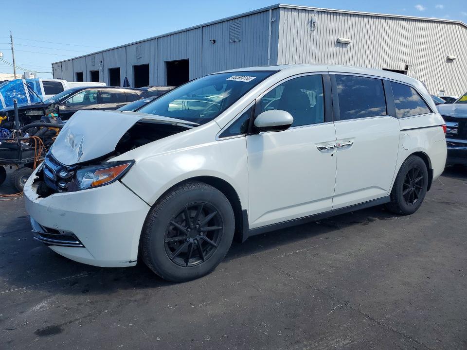 48390316 :رقم المزاد ، 5FNRL5H68FB021161 vin ، 2015 Honda Odyssey مزاد بيع
