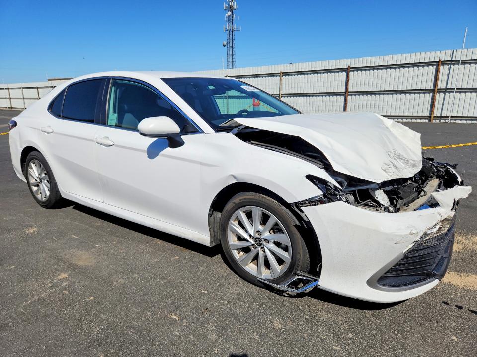 Продаж на аукціоні авто 2022 Toyota Camry, vin: 4T1C11AK6NU617673, номер лоту: 48645546