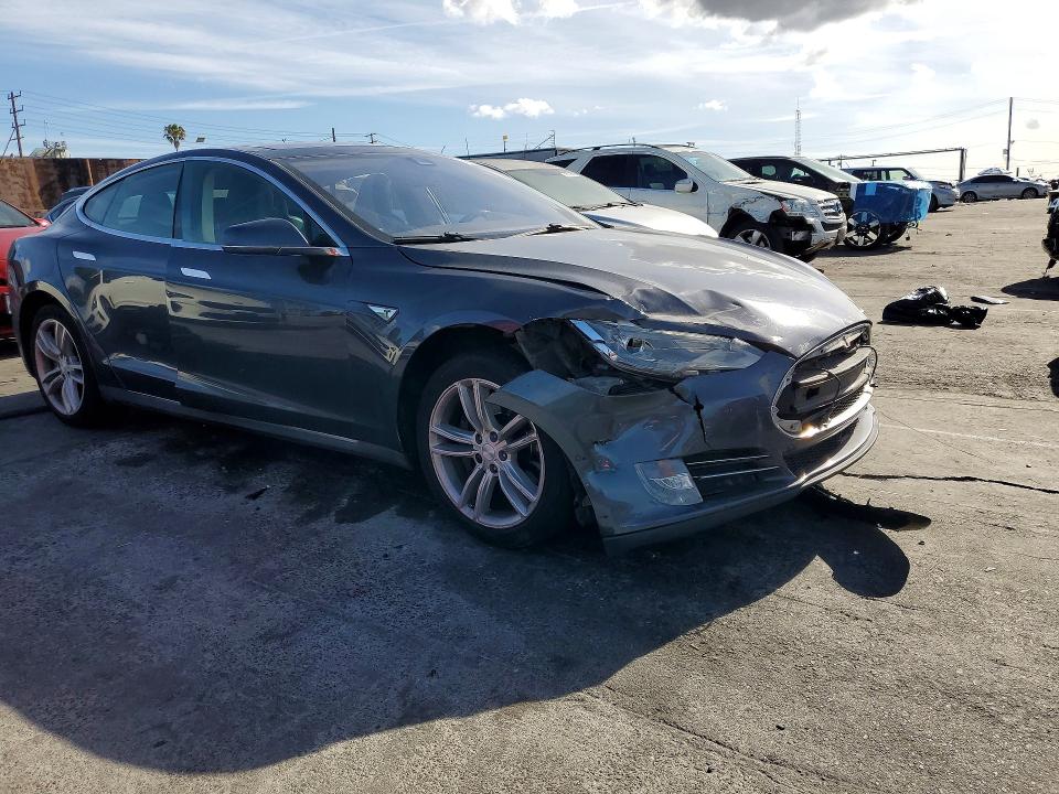 Продаж на аукціоні авто 2015 Tesla Model S, vin: 5YJSA1H14FF084214, номер лоту: 50765466