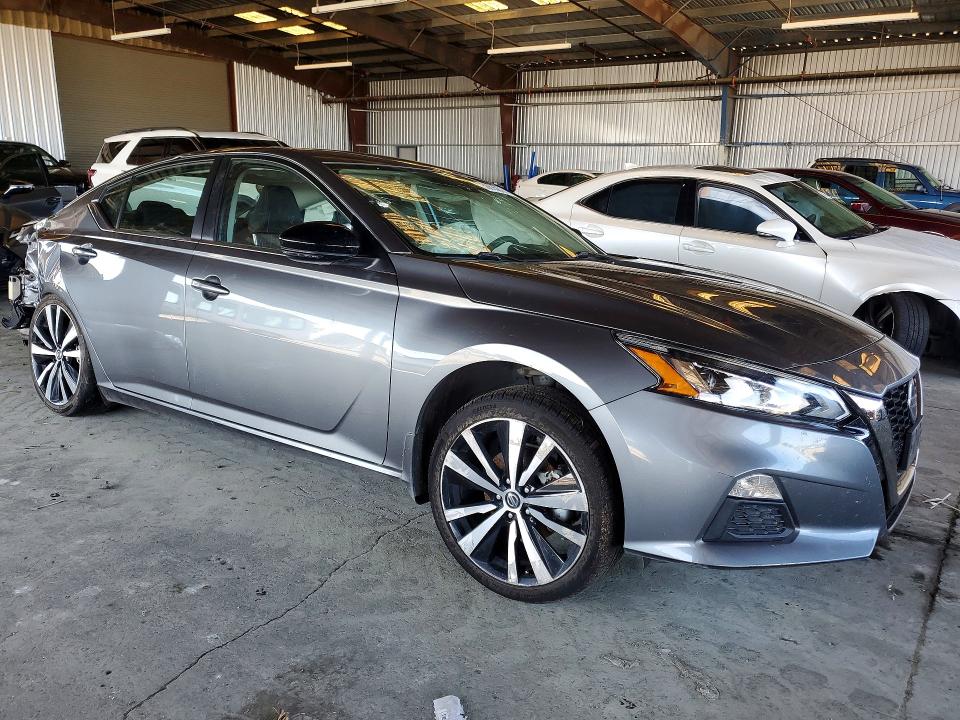 50695676 :رقم المزاد ، 1N4BL4CWXMN333943 vin ، 2021 Nissan Altima مزاد بيع