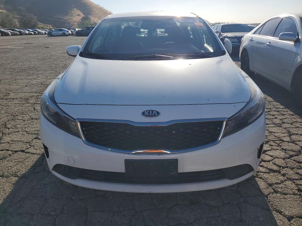 48445216 :رقم المزاد ، 3KPFL4A71JE218395 vin ، 2018 Kia Forte مزاد بيع