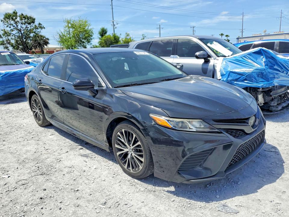 49631546 :رقم المزاد ، 4T1G11AKXLU308982 vin ، 2020 Toyota Camry مزاد بيع