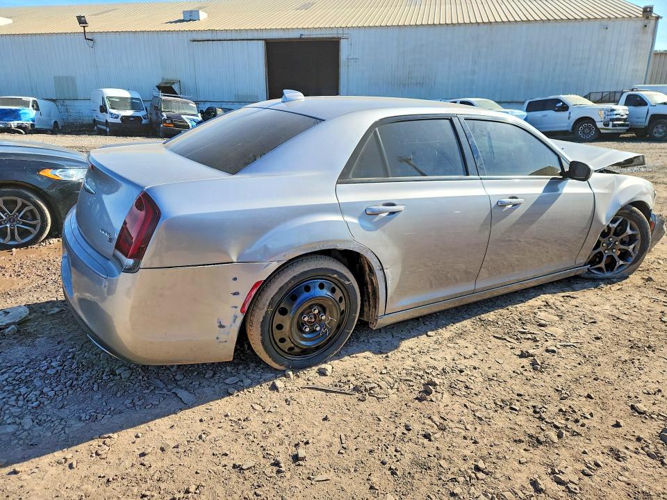49534396 :رقم المزاد ، 2C3CCAGG3JH267860 vin ، 2018 Chrysler 300 مزاد بيع