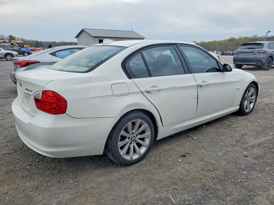 49853986 :رقم المزاد ، WBAPH7G52BNN04585 vin ، 2011 Bmw 328 مزاد بيع