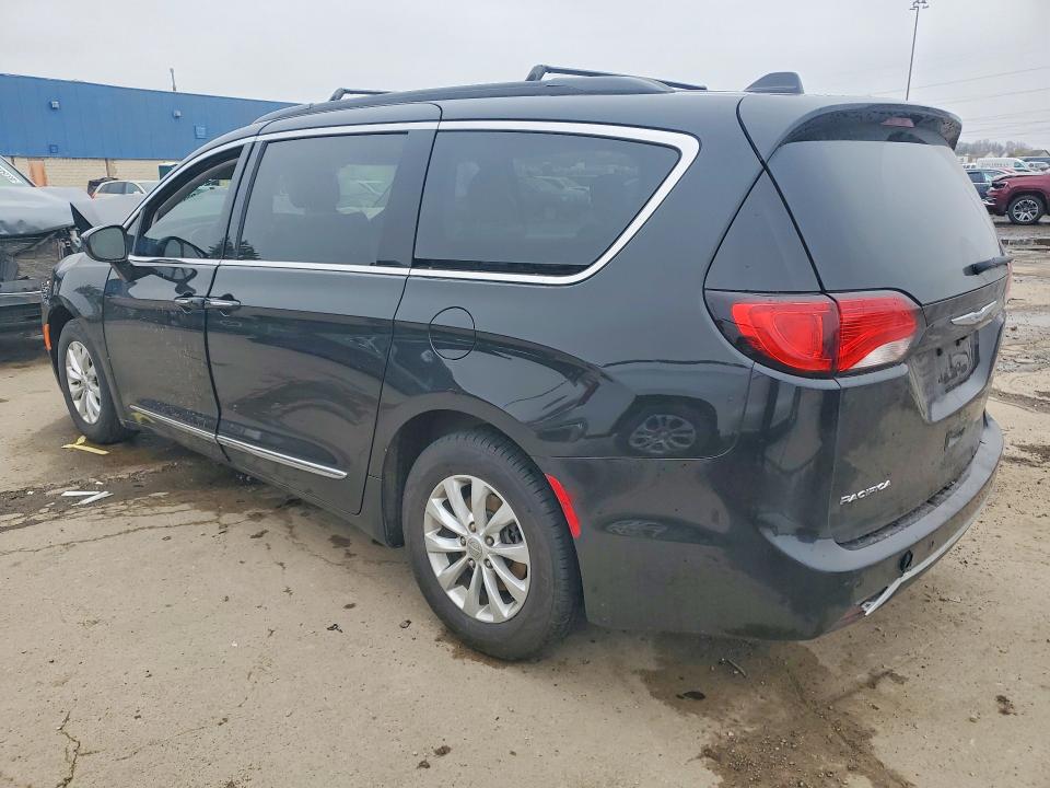 48594746 :رقم المزاد ، 2C4RC1BG0HR517282 vin ، 2017 Chrysler Pacifica مزاد بيع