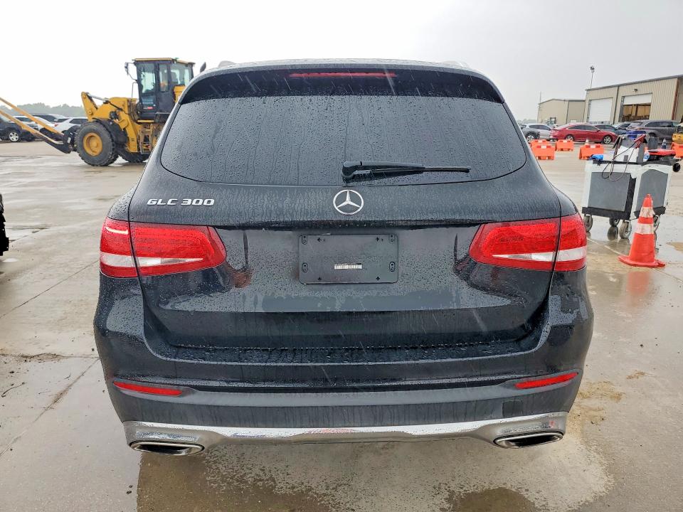 51499736 :رقم المزاد ، WDC0G4JB5HF227660 vin ، 2017 Mercedes-benz Glc مزاد بيع