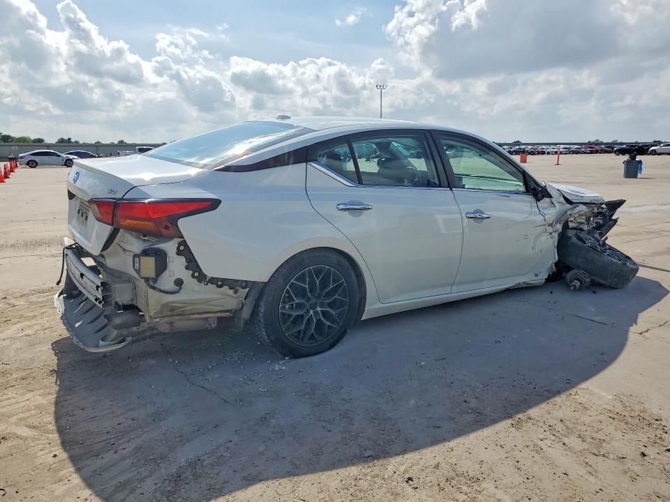 49820146 :رقم المزاد ، 1N4BL4DV4NN340717 vin ، 2022 Nissan Altima مزاد بيع