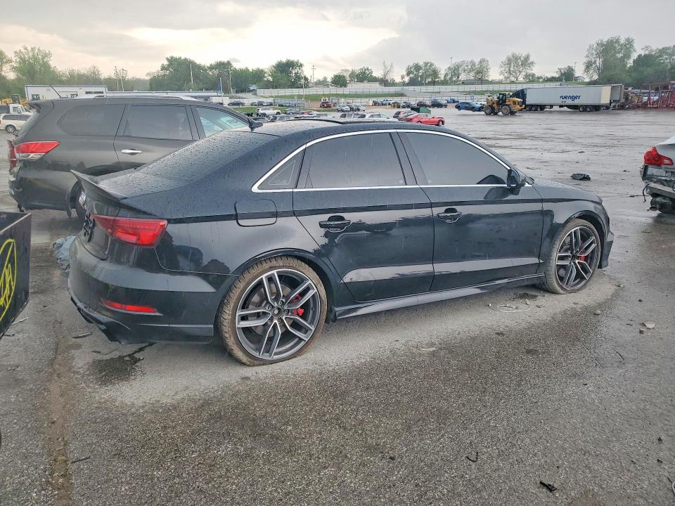 48908706 :رقم المزاد ، WAUB1GFFXJ1011865 vin ، 2018 Audi S3 مزاد بيع