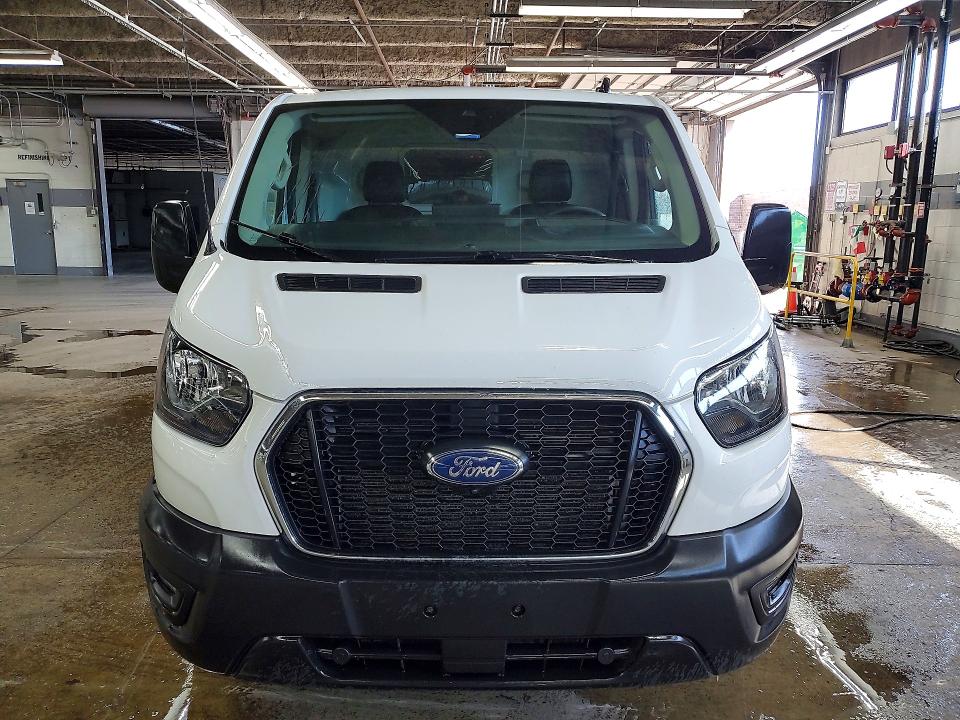 50499576 :رقم المزاد ، 1FTYE2Y83PKA01328 vin ، 2023 Ford Transit مزاد بيع