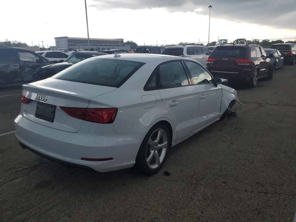 Продажа на аукционе авто 2015 Audi A3, vin: WAUACGFF8F1128325, номер лота: 51032796