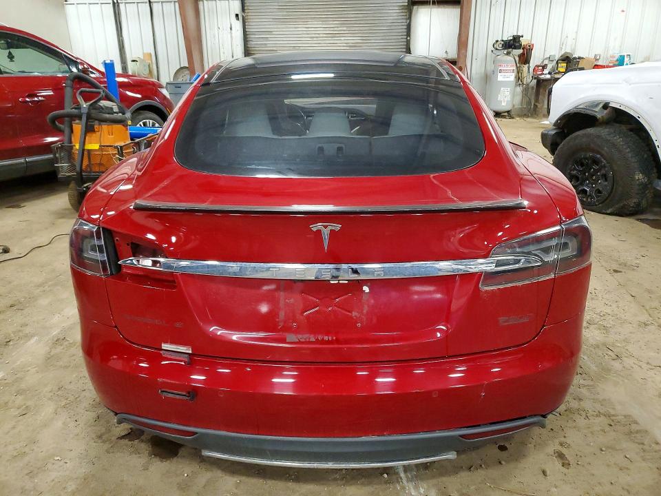 47388206 :رقم المزاد ، 5YJSA1V43FF097373 vin ، 2015 Tesla Model S مزاد بيع