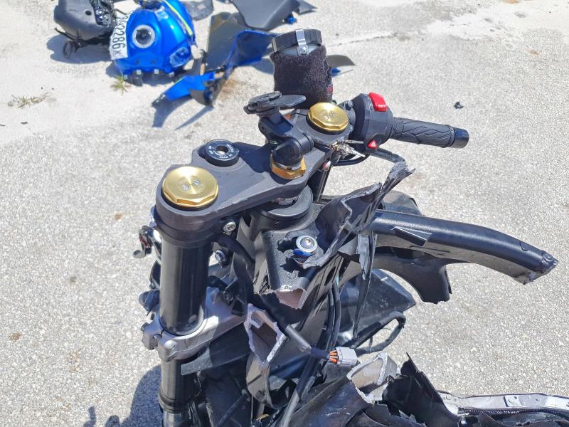 48892286 :رقم المزاد ، JS1DM11B8H2100806 vin ، 2017 Suzuki Gsx-r1000 مزاد بيع