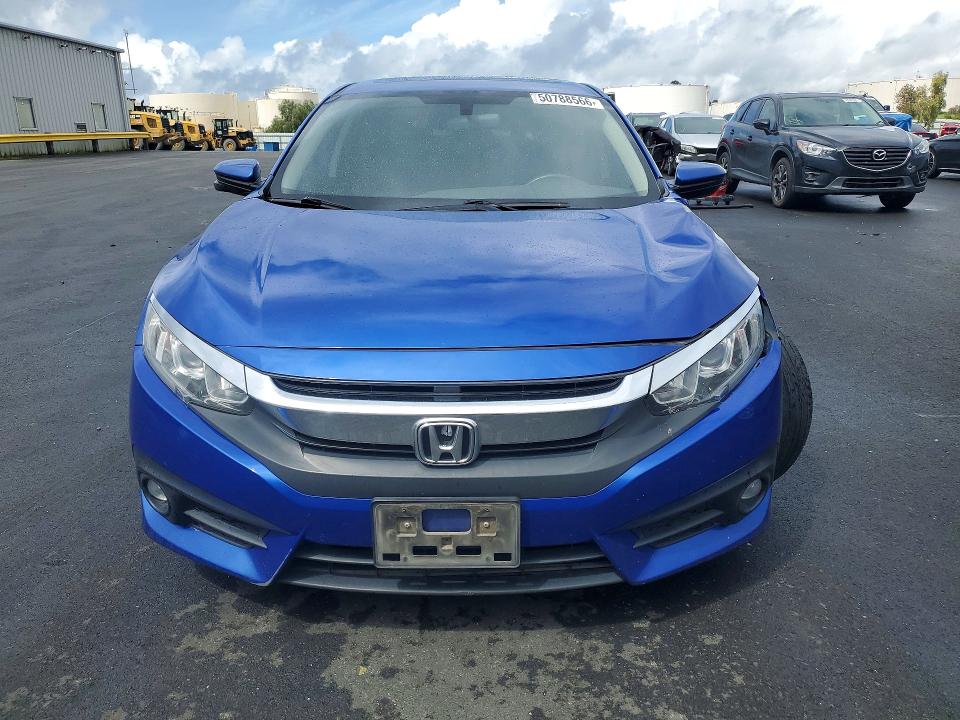50788566 :رقم المزاد ، JHMFC1F33JX015768 vin ، 2018 Honda Civic مزاد بيع