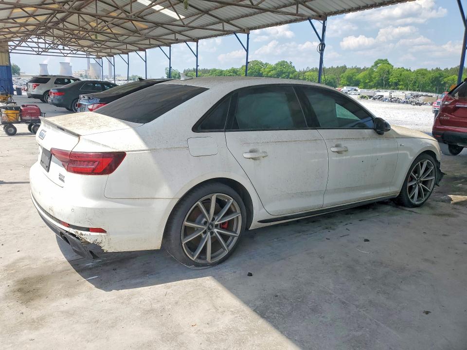 50677736 :رقم المزاد ، WAUENAF42JA145878 vin ، 2018 Audi A4 مزاد بيع