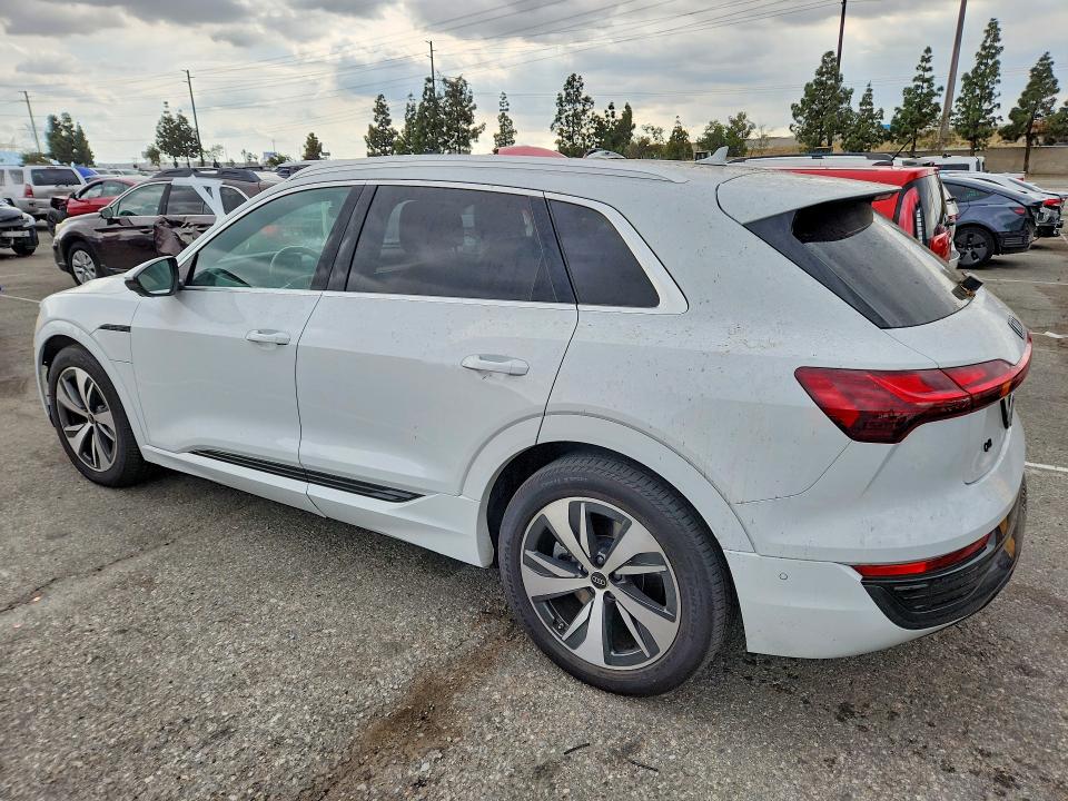 47649736 :رقم المزاد ، WA15AAGE0RB026412 vin ، 2024 Audi Q8 E-tron مزاد بيع