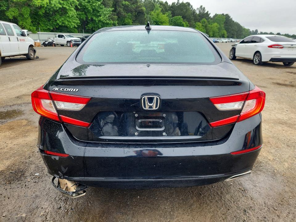 51543356 :رقم المزاد ، 1HGCV1F38JA173252 vin ، 2018 Honda Accord مزاد بيع