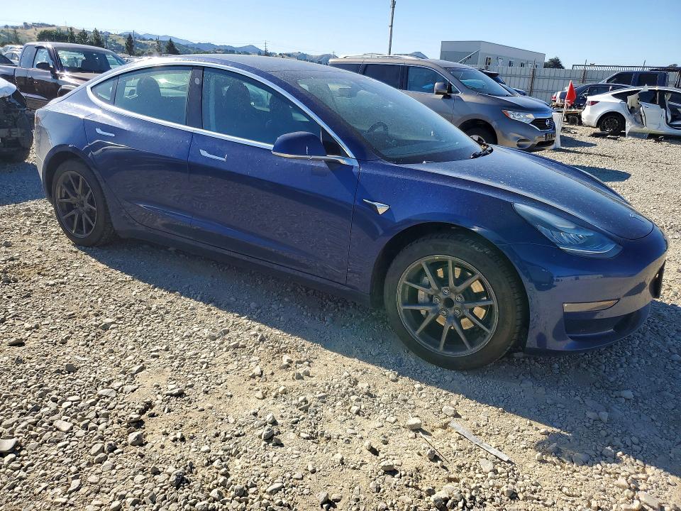 48797436 :رقم المزاد ، 5YJ3E1EA8KF400799 vin ، 2019 Tesla Model 3 مزاد بيع