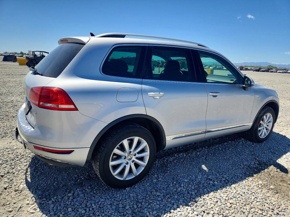 50979366 :رقم المزاد ، WVGEF9BP2DD006833 vin ، 2013 Volkswagen Touareg مزاد بيع