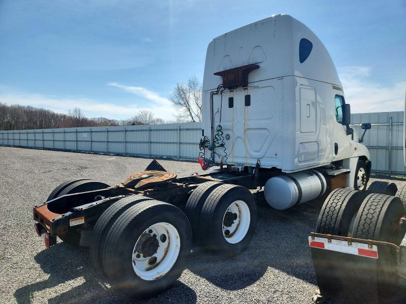 Продажа на аукционе авто 2015 Freightliner Cascadia 125, vin: 1FUJGLD67FLGJ1338, номер лота: 49315726
