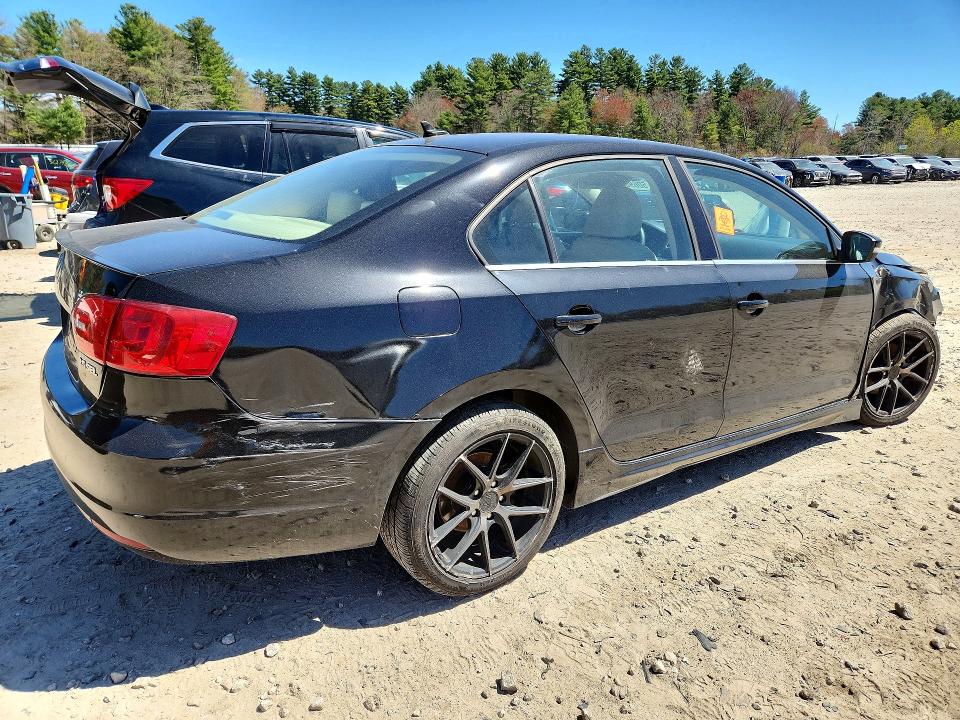 2011 Volkswagen Jetta მანქანა იყიდება აუქციონზე, vin: 3VWLX7AJ1BM300331, აუქციონის ნომერი: 50695046