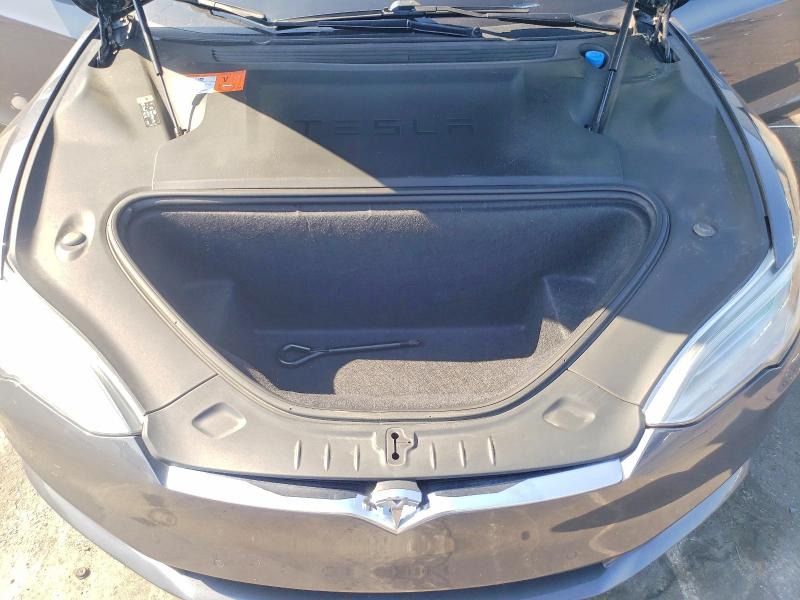 50919246 :رقم المزاد ، 5YJSA1E28JF265290 vin ، 2018 Tesla Model S مزاد بيع