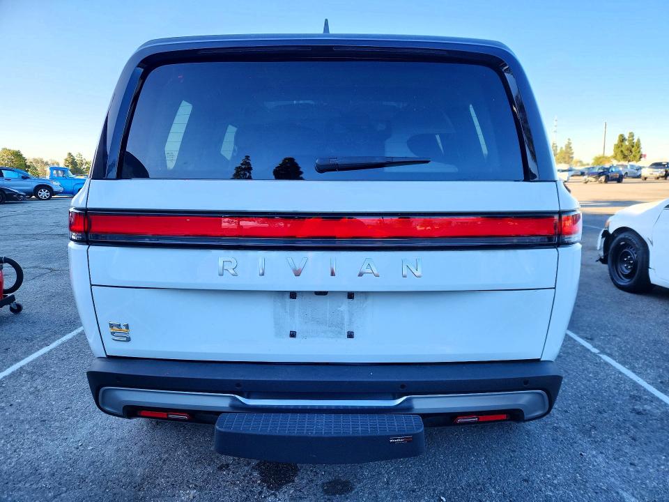 49607406 :رقم المزاد ، 7PDSGABA5PN027491 vin ، 2023 Rivian R1s مزاد بيع