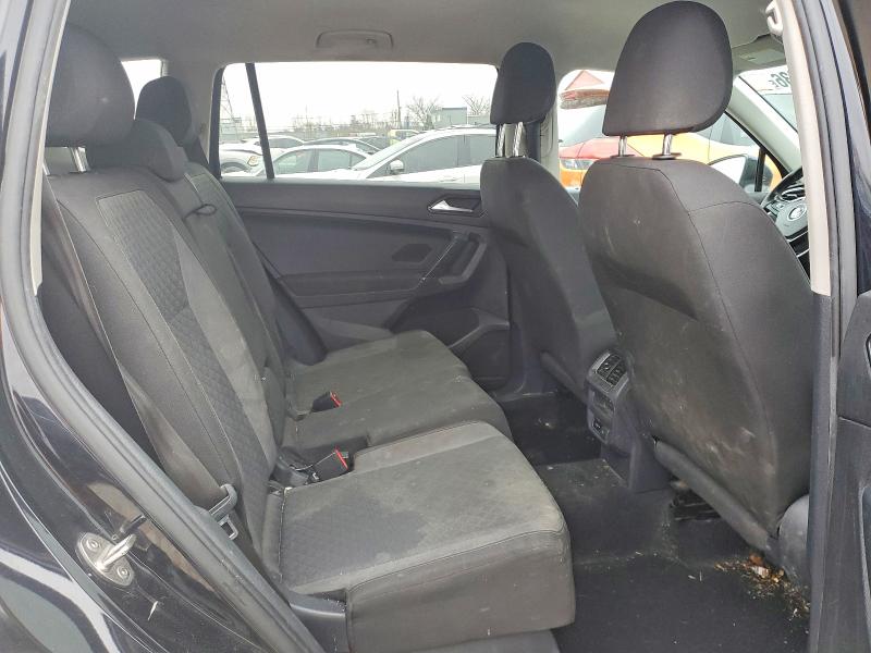 48402236 :رقم المزاد ، 3VV0B7AX9JM169951 vin ، 2018 Volkswagen Tiguan مزاد بيع
