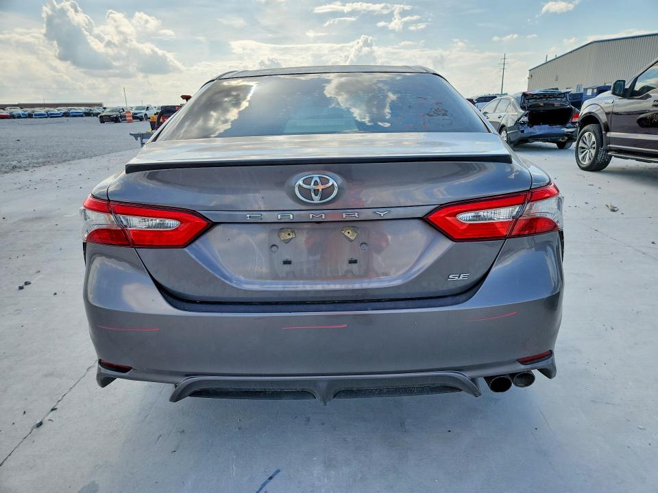 Продаж на аукціоні авто 2018 Toyota Camry, vin: 4T1B11HK8JU588592, номер лоту: 49507076