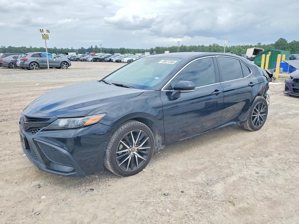 48827266 :رقم المزاد ، 4T1T11AK0NU623470 vin ، 2022 Toyota Camry مزاد بيع