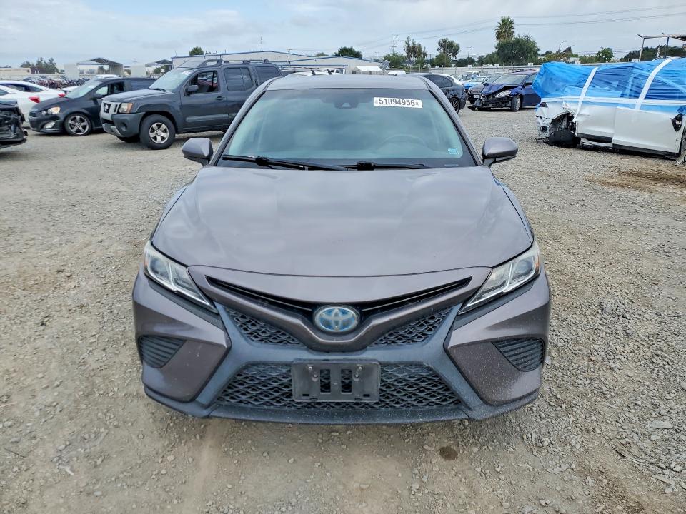 51894956 :رقم المزاد ، 4T1B21HK5JU507545 vin ، 2018 Toyota Camry Hybrid مزاد بيع