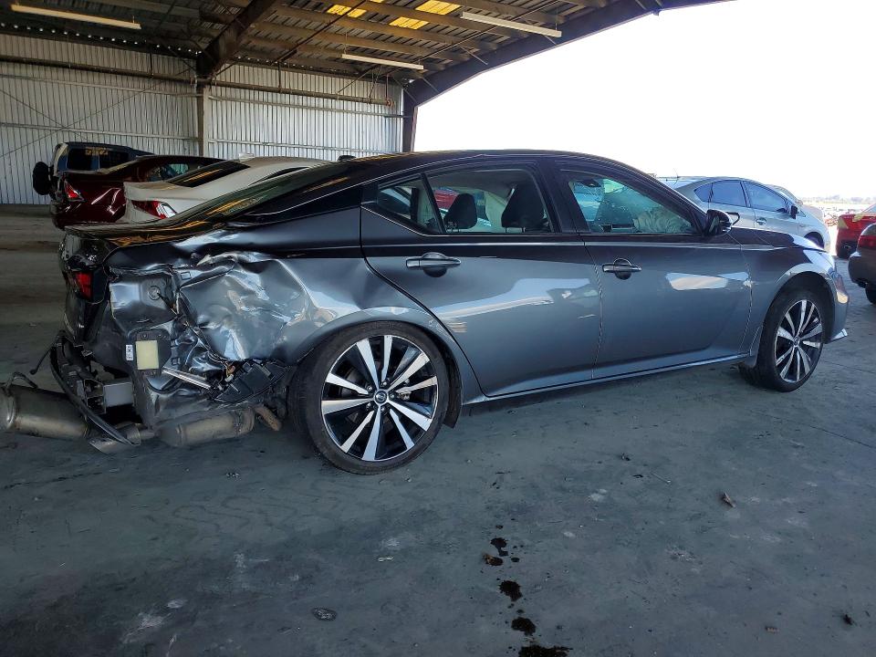 50695676 :رقم المزاد ، 1N4BL4CWXMN333943 vin ، 2021 Nissan Altima مزاد بيع