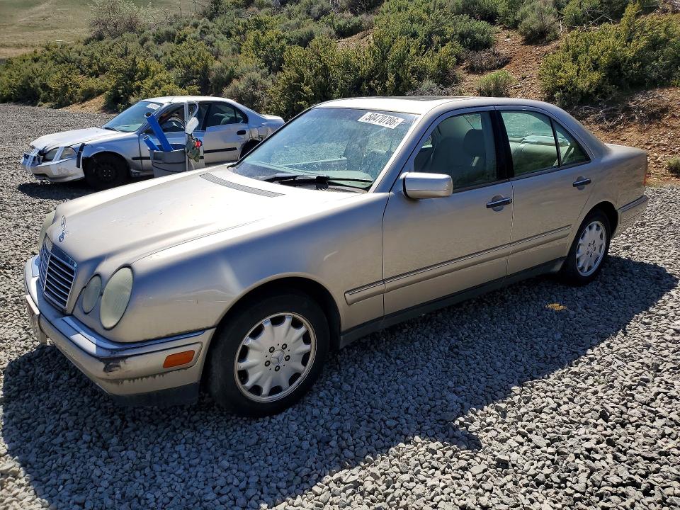 50470786 :رقم المزاد ، WDBJF82H0XX022598 vin ، 1999 Mercedes-benz E مزاد بيع