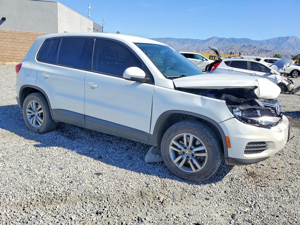 49675526 :رقم المزاد ، WVGAV3AX6EW576498 vin ، 2014 Volkswagen Tiguan مزاد بيع