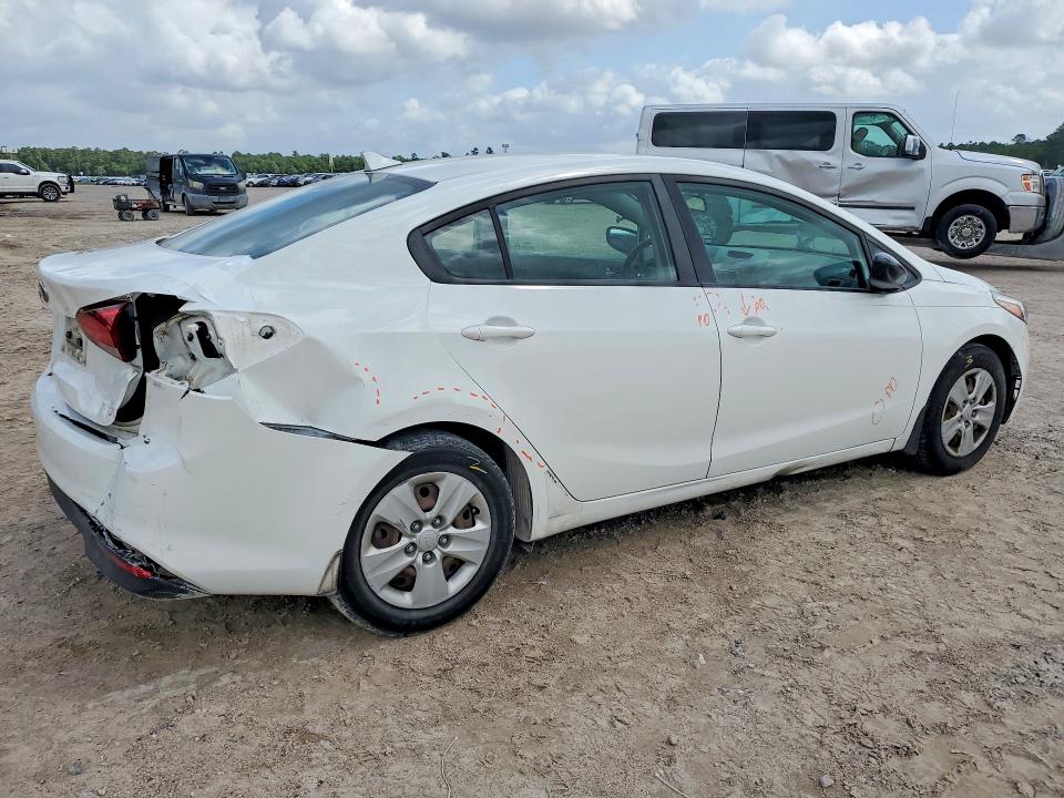 2017 Kia Forte მანქანა იყიდება აუქციონზე, vin: 3KPFK4A75HE015281, აუქციონის ნომერი: 48799626