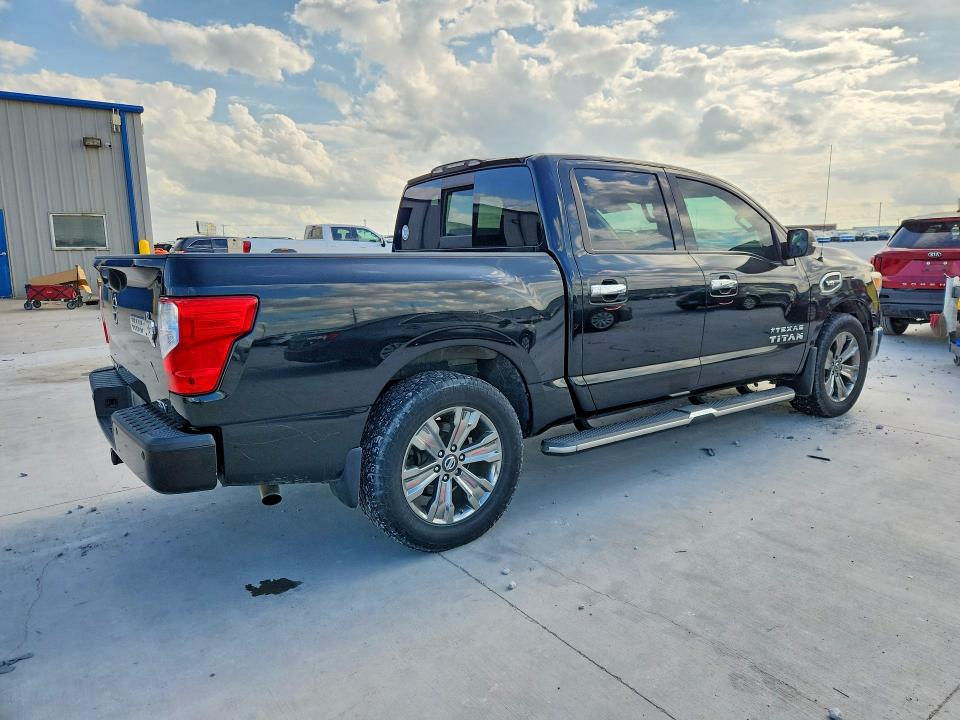 49459056 :رقم المزاد ، 1N6AA1E61HN563851 vin ، 2017 Nissan Titan مزاد بيع