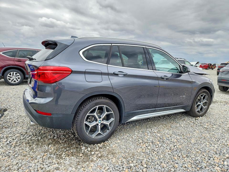 51988326 :رقم المزاد ، WBXHT3Z3XH4A65490 vin ، 2017 Bmw X1 مزاد بيع
