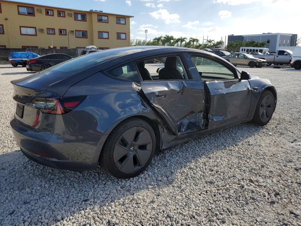 49805696 :رقم المزاد ، 5YJ3E1EA5MF016451 vin ، 2021 Tesla Model 3 مزاد بيع