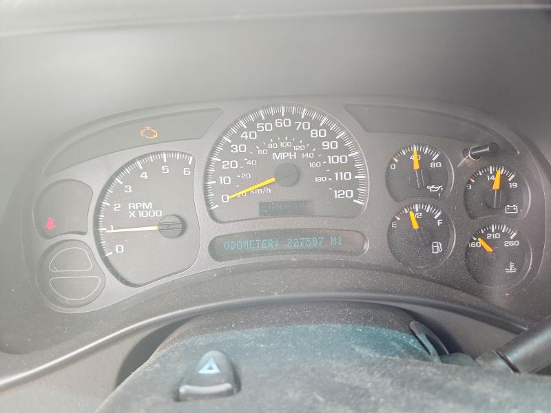 2003 Chevrolet Suburban მანქანა იყიდება აუქციონზე, vin: 3GNFK16Z23G289826, აუქციონის ნომერი: 51716636