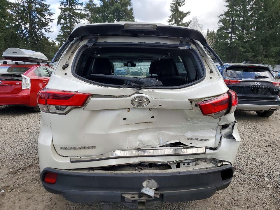 Продажа на аукционе авто 2019 Toyota Highlander, vin: 5TDJZRFH9KS620437, номер лота: 49014126