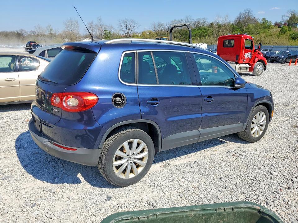 49471216 :رقم المزاد ، WVGAV7AX0BW504327 vin ، 2011 Volkswagen Tiguan مزاد بيع