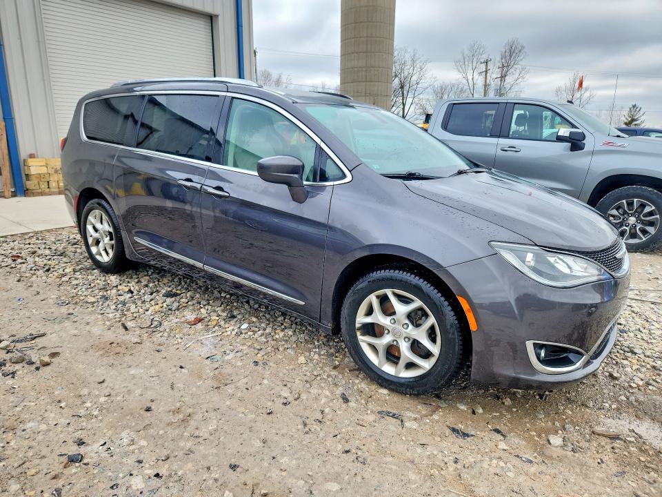 Продаж на аукціоні авто 2017 Chrysler Pacifica, vin: 2C4RC1EG5HR816892, номер лоту: 48287806