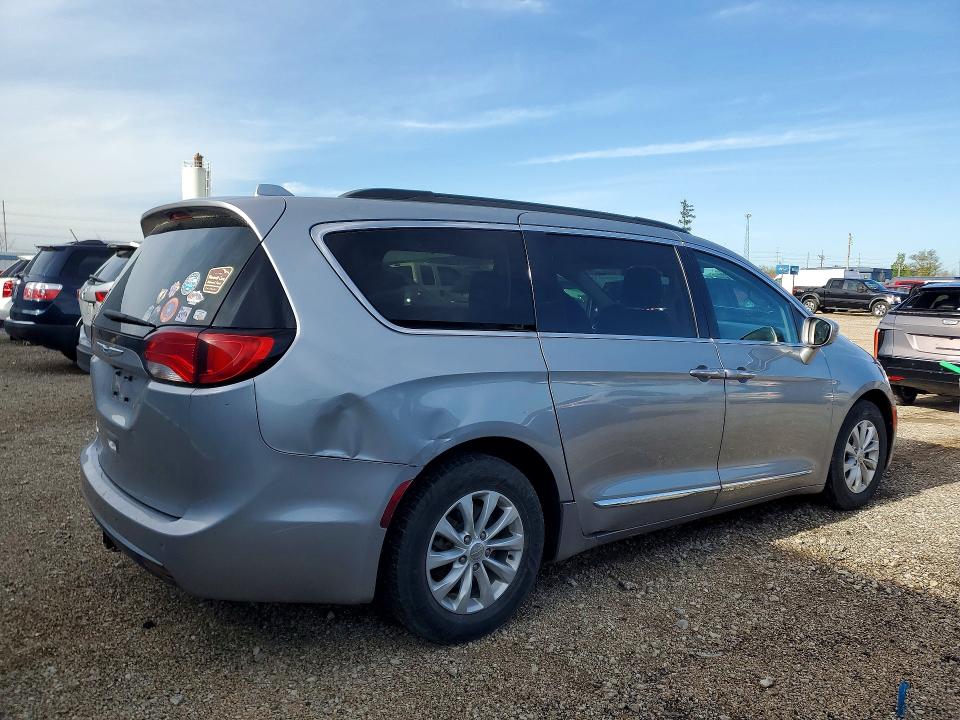 50133056 :رقم المزاد ، 2C4RC1BG2HR770670 vin ، 2017 Chrysler Pacifica مزاد بيع