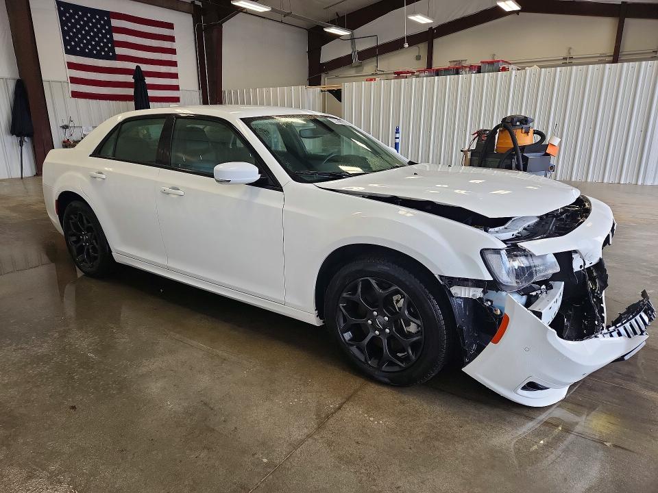 49827186 :رقم المزاد ، 2C3CCASG1PH620760 vin ، 2023 Chrysler 300 مزاد بيع