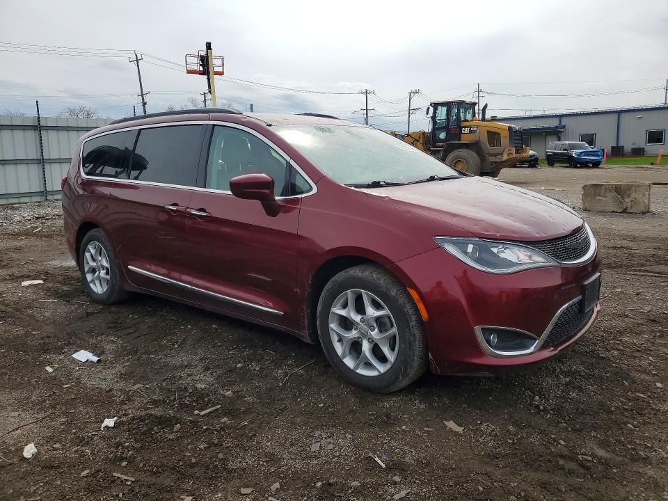 50290956 :رقم المزاد ، 2C4RC1BG3HR584393 vin ، 2017 Chrysler Pacifica مزاد بيع