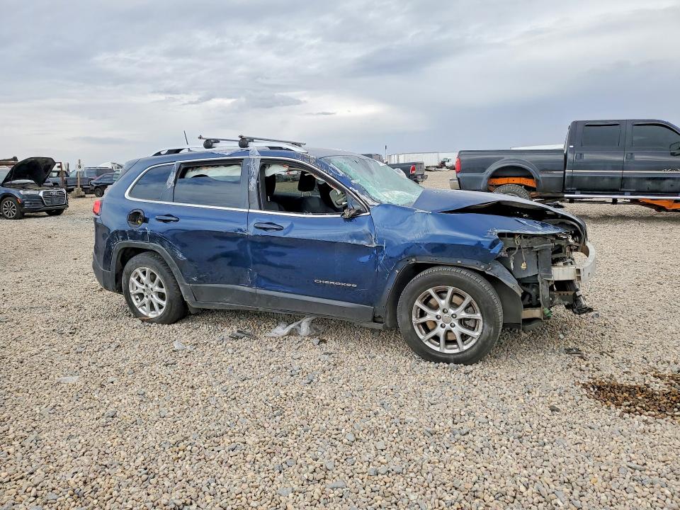 48505796 :رقم المزاد ، 1C4PJLCB2JD566603 vin ، 2018 Jeep Cherokee مزاد بيع