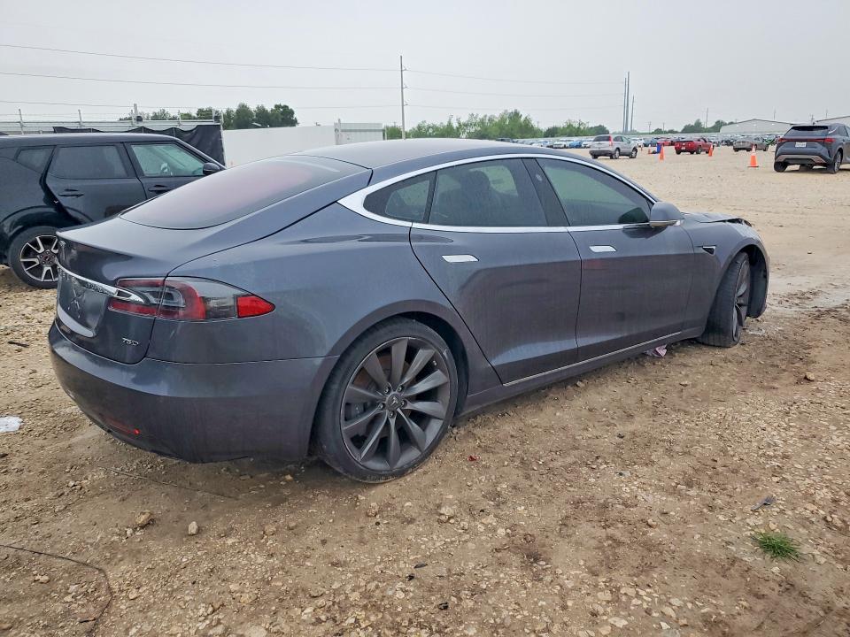 50321326 :رقم المزاد ، 5YJSA1E23HF195773 vin ، 2017 Tesla Model S مزاد بيع