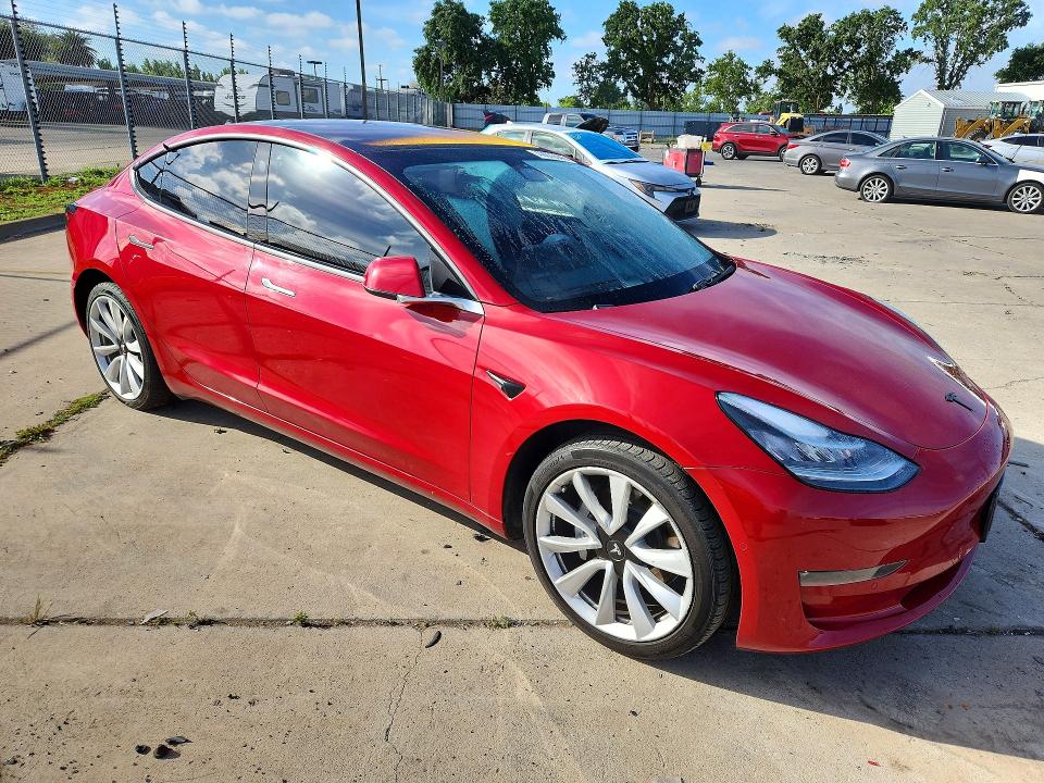 49672946 :رقم المزاد ، 5YJ3E1EA8JF049021 vin ، 2018 Tesla Model 3 مزاد بيع