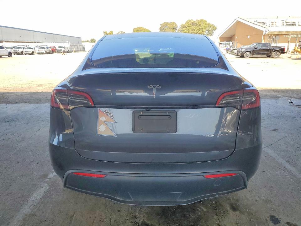 2024 Tesla Model Y მანქანა იყიდება აუქციონზე, vin: 7SAYGAEE8RF100115, აუქციონის ნომერი: 51652376