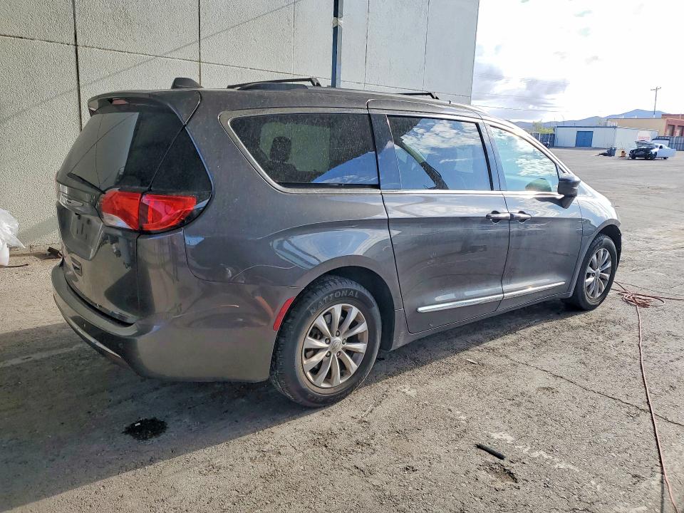 47931426 :رقم المزاد ، 2C4RC1BG6HR613157 vin ، 2017 Chrysler Pacifica مزاد بيع