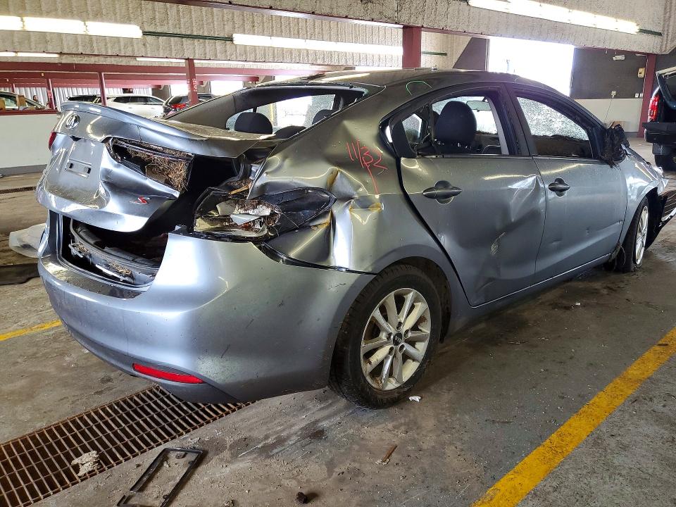 47870756 :رقم المزاد ، 3KPFL4A79HE157212 vin ، 2017 Kia Forte مزاد بيع